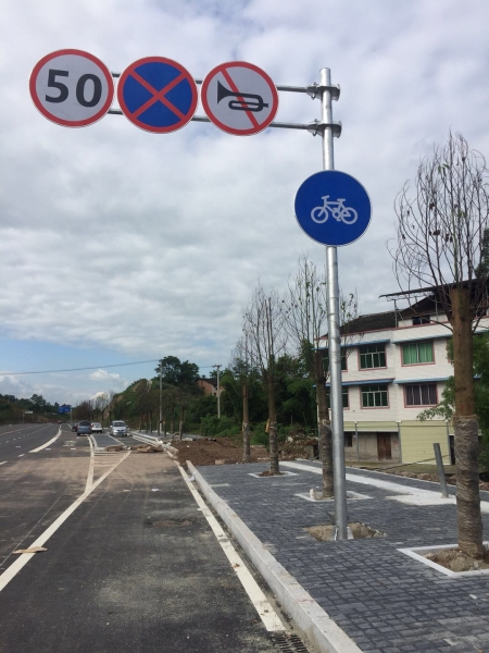 公路道路交通標(biāo)識(shí)牌使用案例